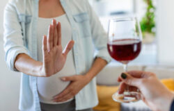 مشروبات تسقط الجنين أول شهر | احذري ما يضر الجنين