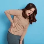 أسباب وجع الخواصر عند النساء: 10 حالات صحية يجب عدم تجاهلها