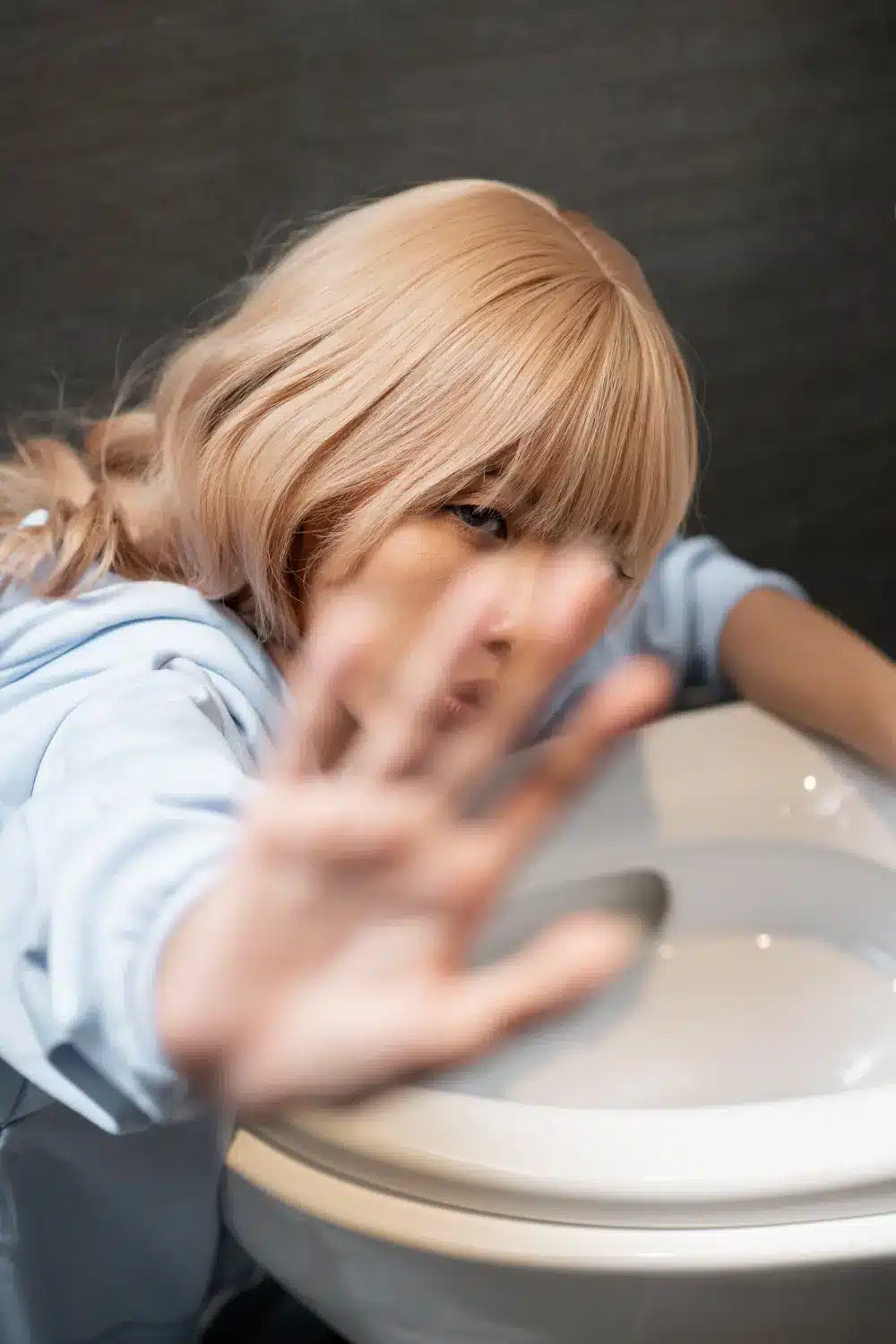 لماذا يحدث عدم نزول دم الدورة إلا عند التبول؟ إليكِ الأسباب والحلول