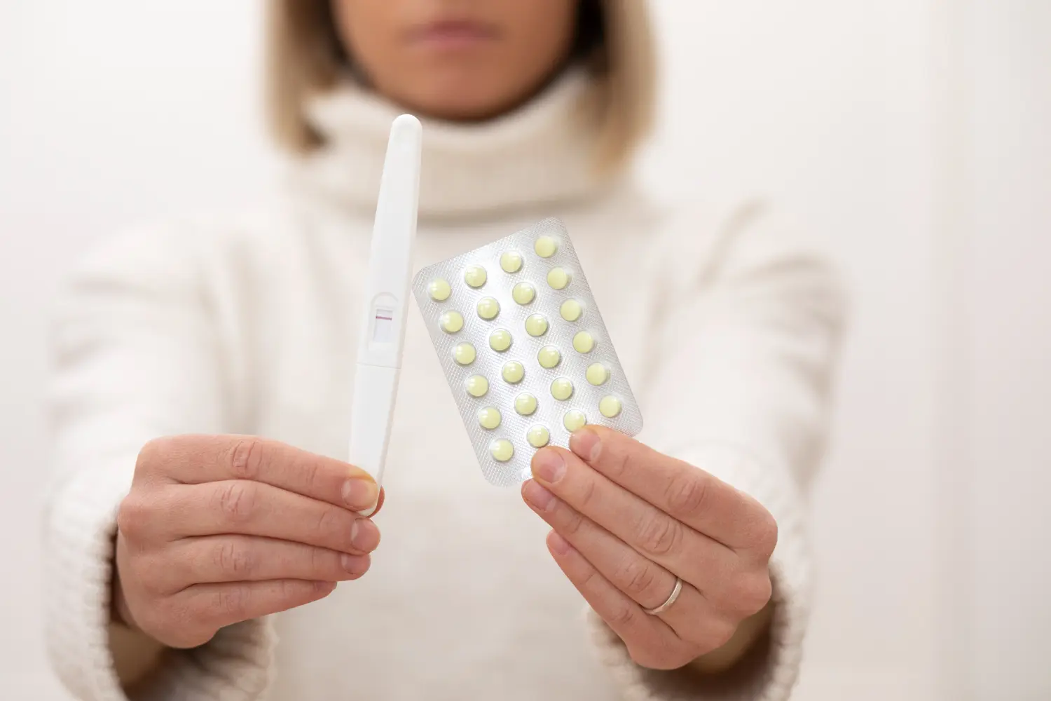 حبوب منع الحمل Microdiol: الفوائد، الأضرار، والتجارب الواقعية