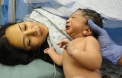 الولادة الطبيعية…اللحظة التي لطالما حلمت بها في أحضان طفلك