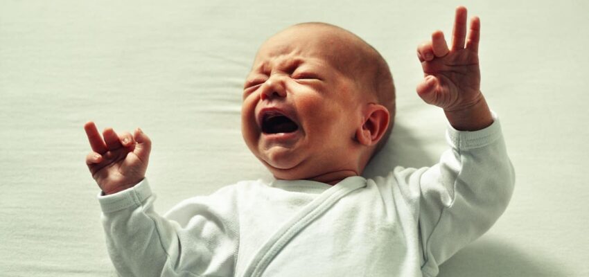 علاج مغص الرضع والغازات| 7 طرق لعلاج غازات الرضع