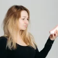 كيفية استخدام دواء ميلجا لعلاج تساقط الشعر وأفضل النتائج في 3 خطوات: