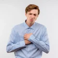 زيادة ضربات القلب بدون مجهود: 7 أسباب خفية وعلاج فعال سريع