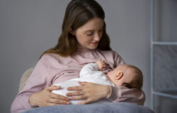 أسباب عدم رضاعة الطفل حديث الولادة | 5 أسباب تتجاهلها الأم