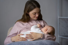 أسباب عدم رضاعة الطفل حديث الولادة | 5 أسباب تتجاهلها الأم