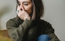 علاج الاكتئاب عند المرأة بالاعشاب | أشهر 3 أعشاب