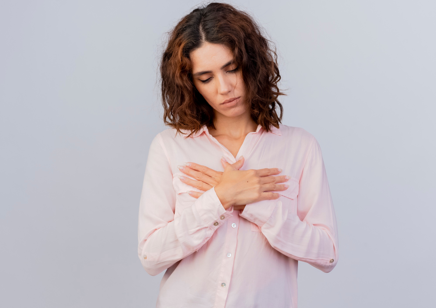 الفرق بين ألم الثدي قبل الدورة والحمل