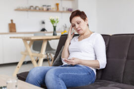 هل ممكن يستمر الحمل مع نزول الدم بني | لصحتك وصحة جنينك
