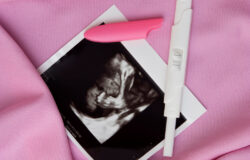 متى يظهر الجنين في كيس الحمل المتأخر | أخطر 3 علامات