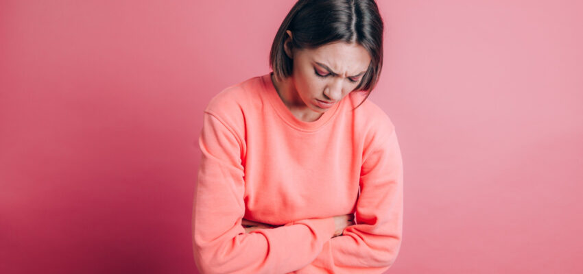 أعراض القولون الهضمي عند النساء | أخطر 3 أعراض